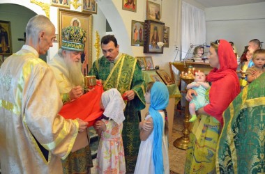 10 июля 2015 года митрополит Волгоградский и Камышинский Герман совершил Божественную литургию в храме прп. Амвросия Оптинского