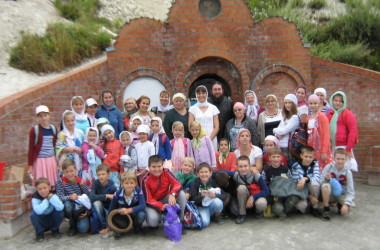 Завершилась вторая смена детского летнего лагеря при храме святого праведного Иоанна Кронштадтского