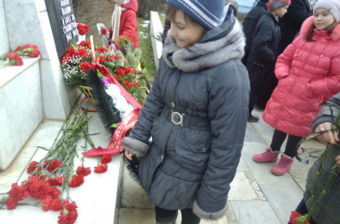 Воспитанники воскресной школы «Вдохновение» прихода храма Иоанна Кронштадтского почтили память погибших воинов