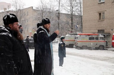 Священники Ярославской епархии оказывают помощь пострадавшим при взрыве жилого дома