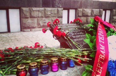 Панихиды по погибшим проходят в годовщину терактов в Волгограде