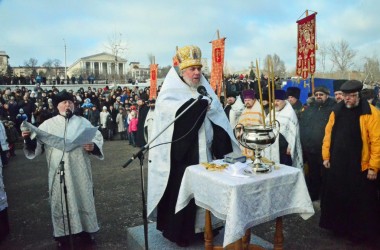 Крестный ход и молебен на Центральной набережной в праздник Святого Богоявления