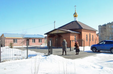 Богослужение в храме священномученика Сергия Мечева