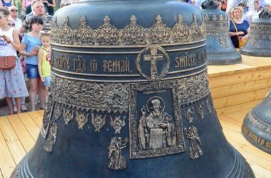Чин освящения колоколов Александро-Невского собора