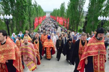 Епархиальный крестный ход состоялся в Волгограде 9 Мая