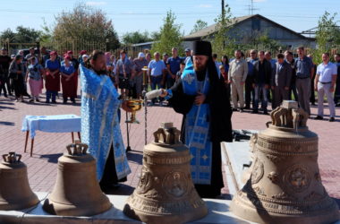 В Садах Придонья освятили колокола храма Иоанна Воина