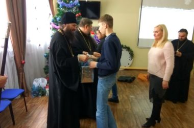 В Рождество Христово владыка Феодор посетил детский социально-реабилитационный центр Волгограда