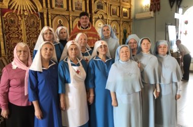 Праздник жен-мироносиц отметили в социальном отделе встречей с сестрами милосердия