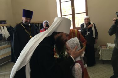 На Светлой седмице Владыка Феодор отслужил Божественную литургию в Никольском кафедральном соборе Камышина