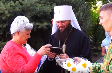 Видео: В день преподобного Амвросия Оптинского Владыка Феодор принимал поздравления с днем рождения