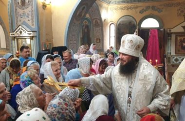 Владыка Феодор совершил чин великого освящения Покровского храма в Дубовке