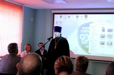 Ректор Царицынского православного университета поздравил сотрудников ВГАПО с юбилеем