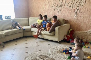 В Волгоградской области в условиях пандемии все больше детей берут в семьи
