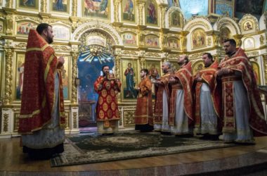 Митрополит Феодор совершил Литургию в Казанском соборе Волгограда