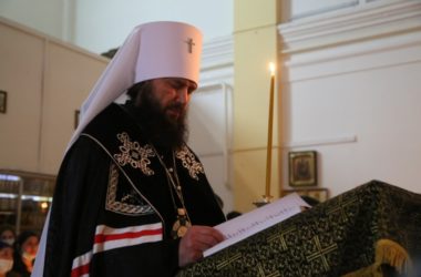 Митрополит Феодор совершил Великое повечерие с чтением покаянного канона Андрея Критского