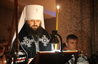 В храме Сергия Радонежского чтение покаянного канона совершил митрополит Феодор