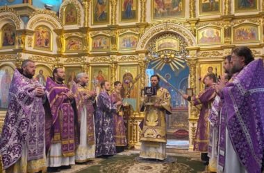 В праздник Торжества Православия митрополит Феодор совершил Литургию в Казанском кафедральном соборе