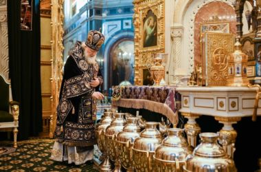 В Великий Четверток Патриарх Кирилл совершил Литургию и чин освящения мира