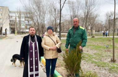 На приходах Волгоградской епархии идут работы по благоустройству прихрамовых территорий