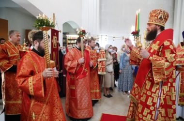 Архиерейское богослужение в храме мучениц Веры, Надежды, Любови и Софии