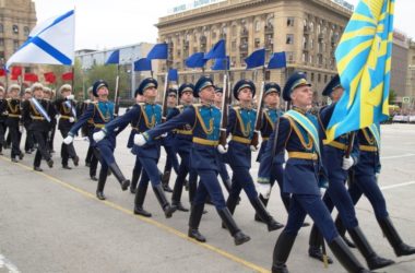 Видео: Парад в честь Дня Победы в Волгограде