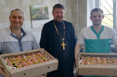 Благую весть о Воскресении Христа православные несут в больницы Волгограда