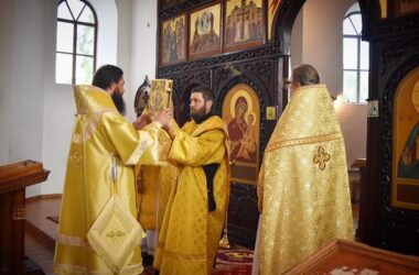 Митрополит Феодор совершил Литургию в Свято-Вознесенской обители