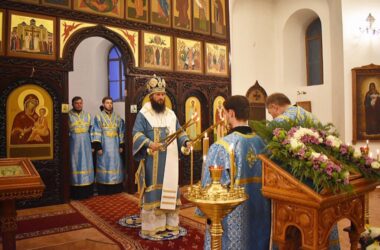 Митрополит Феодор совершил всенощное бдение в Свято-Вознесенской обители