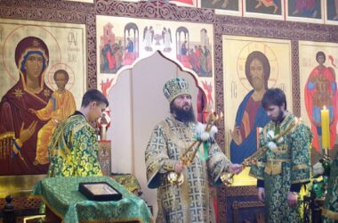 Митрополит Феодор совершил Литургию в день памяти преподобного Серафима Саровского в храме Георгия Победоносца