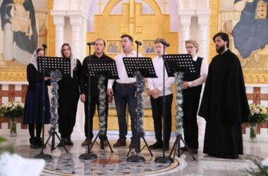 Видео: Первый Рождественский концерт колядок в Александро-Невском соборе