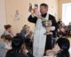 Православные волонтеры поделились радостью праздника Крещения с юными пациентами
