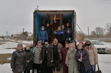 Верующие Дубовского благочиния встретили молитвенное шествие «Святая Русь»