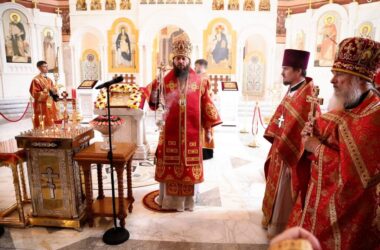 В праздник Радоницы митрополит Феодор совершил Литургию в Александро-Невском соборе