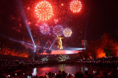 Видео: Патриотическая акция «Свет Великой Победы» в Волгограде
