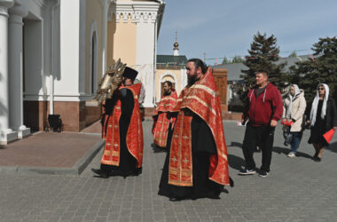 Прихожане Камышинских храмов встречают икону Пресвятой Богородицы «Казанская»