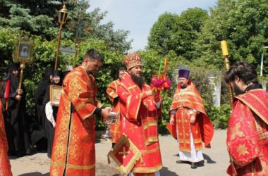 Митрополит Феодор в праздник Отдания Пасхи совершил Литургию в Свято-Вознесенском монастыре