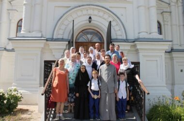 Свято-Вознесенский монастырь посетили паломники из Сарепты
