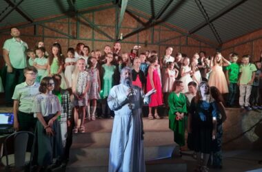 С надеждой на новую встречу: завершилась летняя смена лагеря «Усадьба»