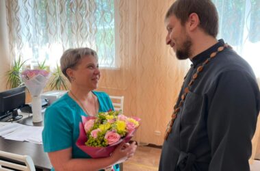 Больничные душепопечители Волгоградской митрополии поздравили медиков с профессиональным праздником