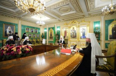 В Москве проходит очередное заседание Священного Синода Русской Православной Церкви
