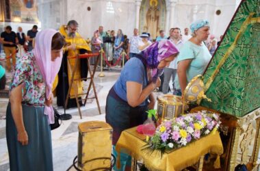 Волгоградцы молятся святителю Спиридону Тримифунтскому