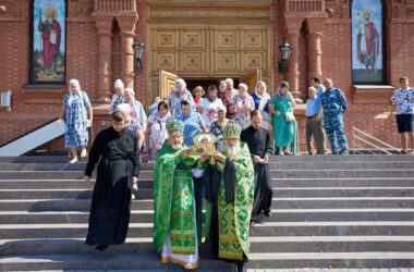 Тысячи верующих поклонились святым мощам преподобного Сергия Радонежского в Волгограде