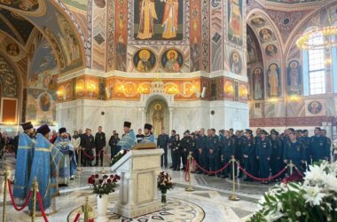Волгоградские спасатели помолились Пресвятой Богородице в Александро-Невском соборе