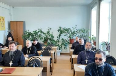 Шестнадцать священнослужителей приступили к обучению на курсах Центра подготовки церковных специалистов