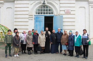 Ветераны труда Волго-Донского судоходного канала посетили храм преподобного Никиты Мидикийского