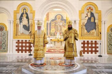 Митрополит Феодор и епископ Мефодий совершили Литургию в главном соборе Волгограда
