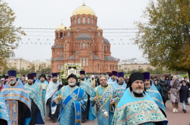 Митрополит Феодор: Сегодня праздник Казанской иконы Божией Матери и День народного единства собрали нас вместе