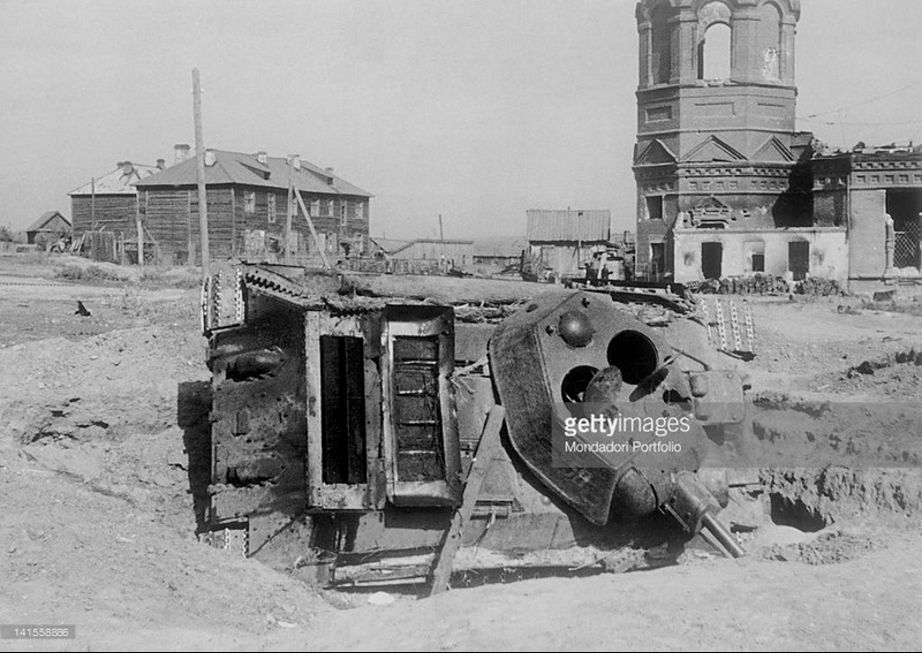 1 сентября 1942 г. // https://waralbum.ru/bb_new/23/kazanskiy-sobor-tank.jpg