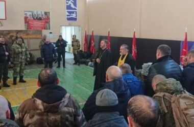 Клирики Волгоградской епархии напутствуют воинов на служение Отечеству