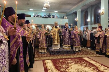 В канун дня памяти священномученика Николая Попова в Свято-Духовском монастыре совершено архиерейское богослужение
